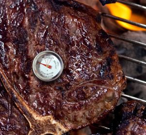 BBQ your next steak to perfection with these mini grill thermometers. The grilling thermometer dial indicates temperature and ranges of doneness. Make these thermometers part of your cooking essentials and cut out the guess work of grilling the perfect steak. 