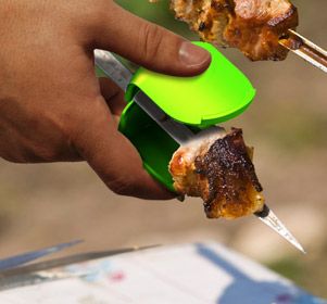 Removing the meat off a skewer with your fork has always been an annoying challenge. These skewer sliders allow you to easily remove the meat from a skewer while keeping control and keeping your fingers clean. 